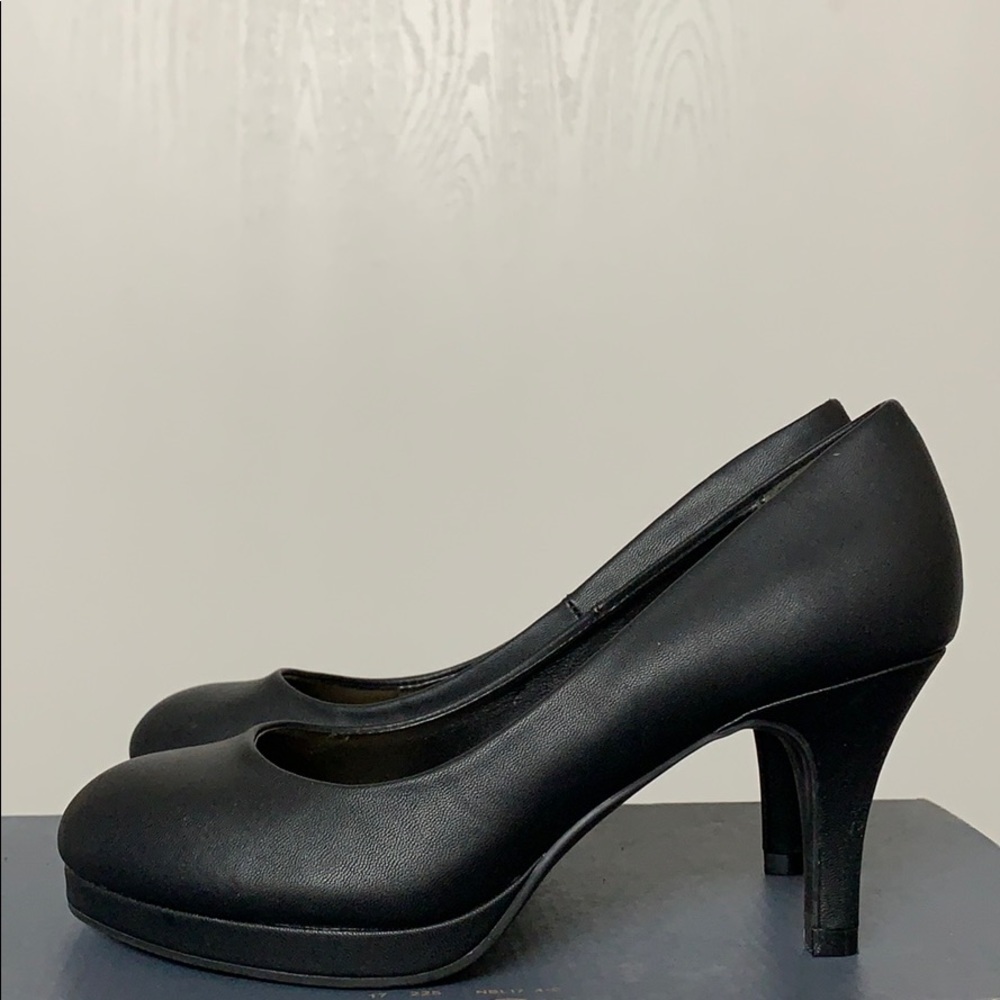 Black pumps - Picture 2 of 9